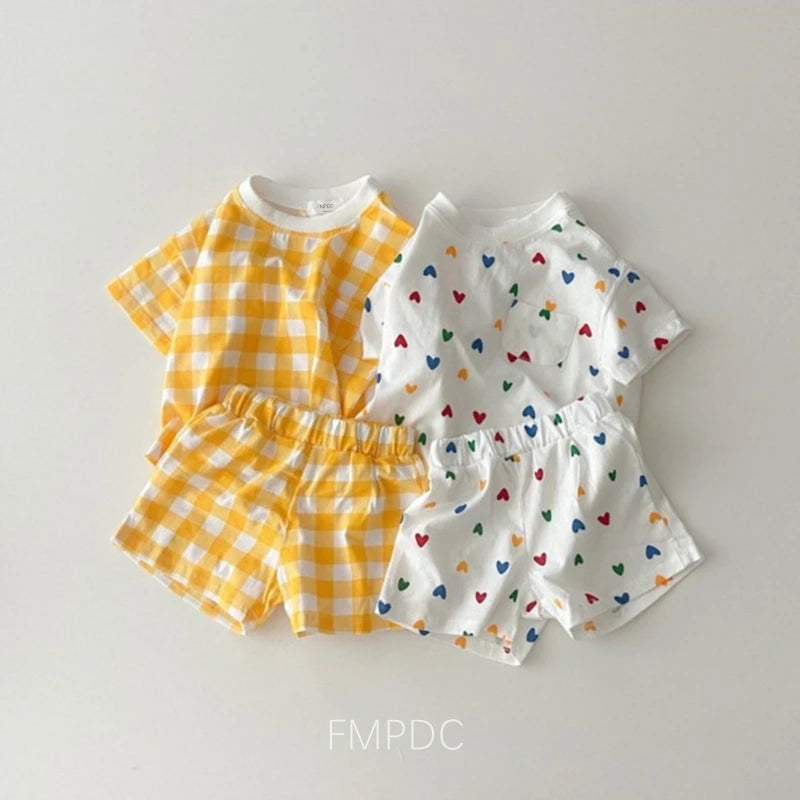Boys and Girls 2Pcs Tees Heart Print T-Shirt + Plaid Shorts.